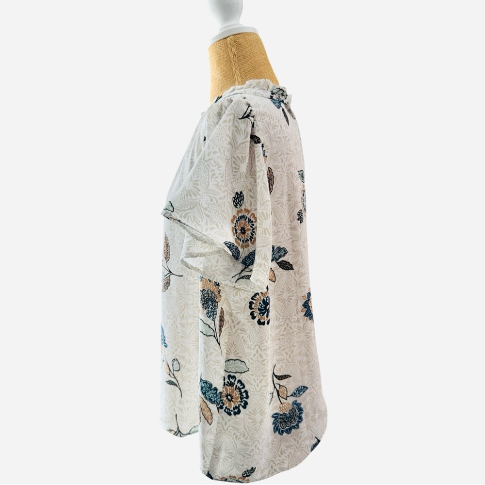 Loft Floral Flutter sleeved blouse size large - Picture 2 of 10